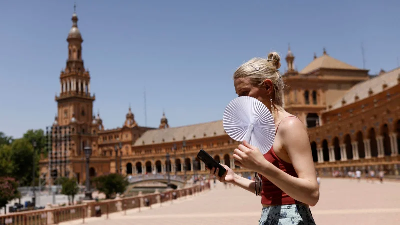 La ola de calor en España se intensifica: Aemet advierte de temperaturas de hasta 44ºC en ciertas áreas en las próximas horas