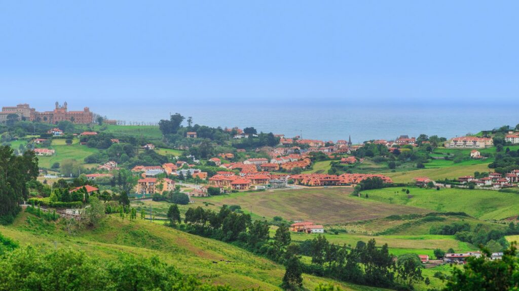 El encantador pueblo que alberga el balneario más antiguo de Cantabria: a un paso de Santander.