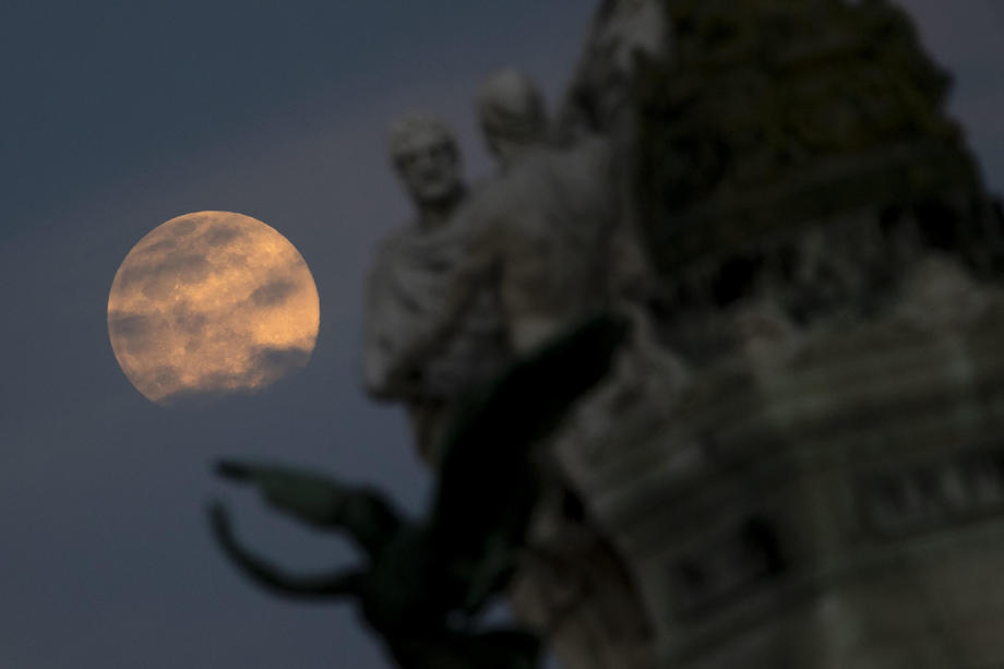 Próxima superluna en España: Fecha y detalles del fenómeno.