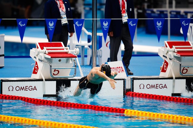 Iñigo Llopis brilla en la final de 100 metros espalda y consigue el tercer oro paralímpico para España.