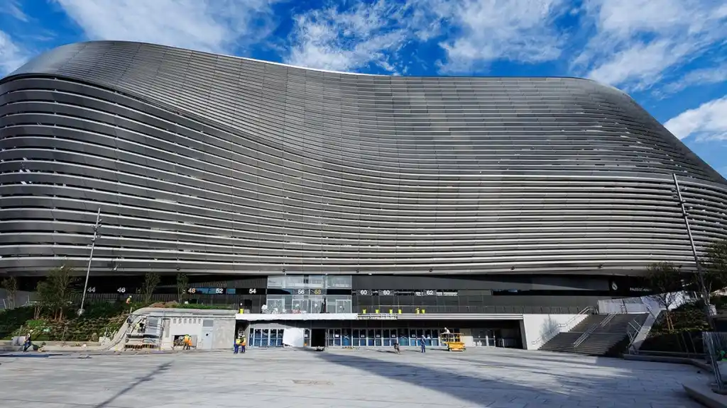 El renovado Santiago Bernabéu está listo para volver a la acción tras un verano de transformaciones: esto es lo que el Real Madrid encontrará en su estadio.