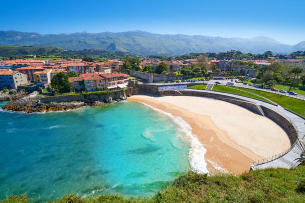 Este encantador pueblo asturiano se encuentra entre los más felices de España, en gran parte debido a sus impresionantes playas.