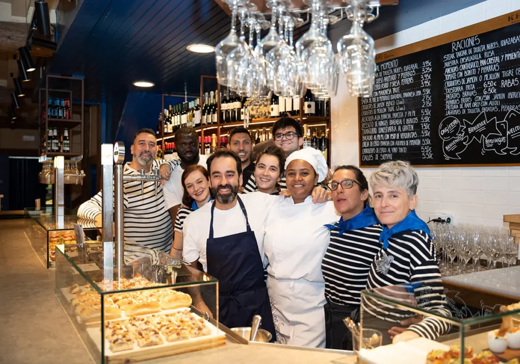 El chef más galardonado en el mundo de los pintxos llega a Donostia: precios accesibles y un menú degustación.