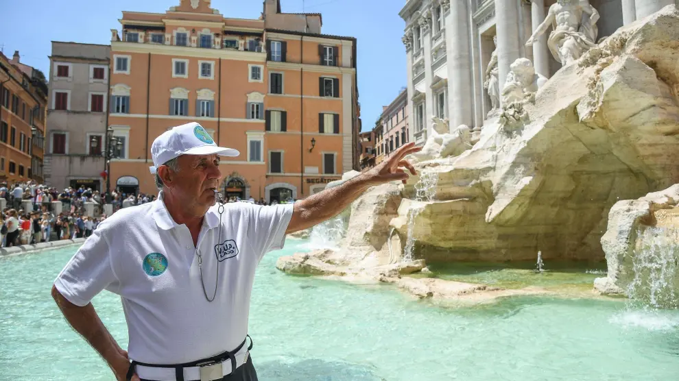 Roma considera cobrar por visitar la Fontana de Trevi: acceso controlado y horarios limitados.