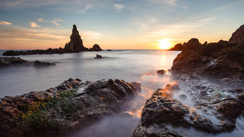 Ni Cabo de Gata ni Vícar: el mejor atardecer de Almería se disfruta desde el mirador de una montaña.