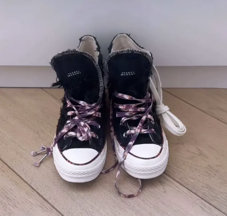 Sara Carbonero se enamora de la nueva colección de Converse junto a Isabel Marant: «Amor a primera vista».