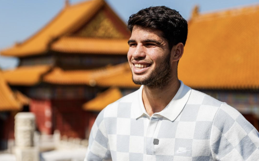 Carlos Alcaraz se impone con autoridad a Perricard en su debut en el ATP 500 de Pekín.