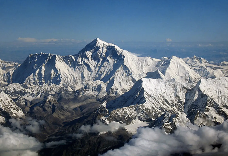 El Everest sigue aumentando su altura: geólogos descubren que ha ganado hasta 50 metros en 89.000 años.