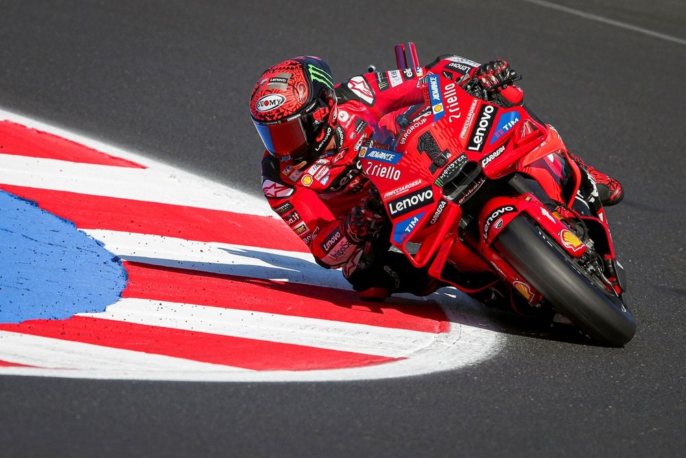 Pecco Bagnaia ha conseguido una impresionante pole position en el circuito de Misano, a pesar de seguir lidiando con las secuelas de su accidente en MotorLand.