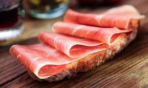 Cómo almacenar correctamente el jamón serrano envasado para mantener su frescura.