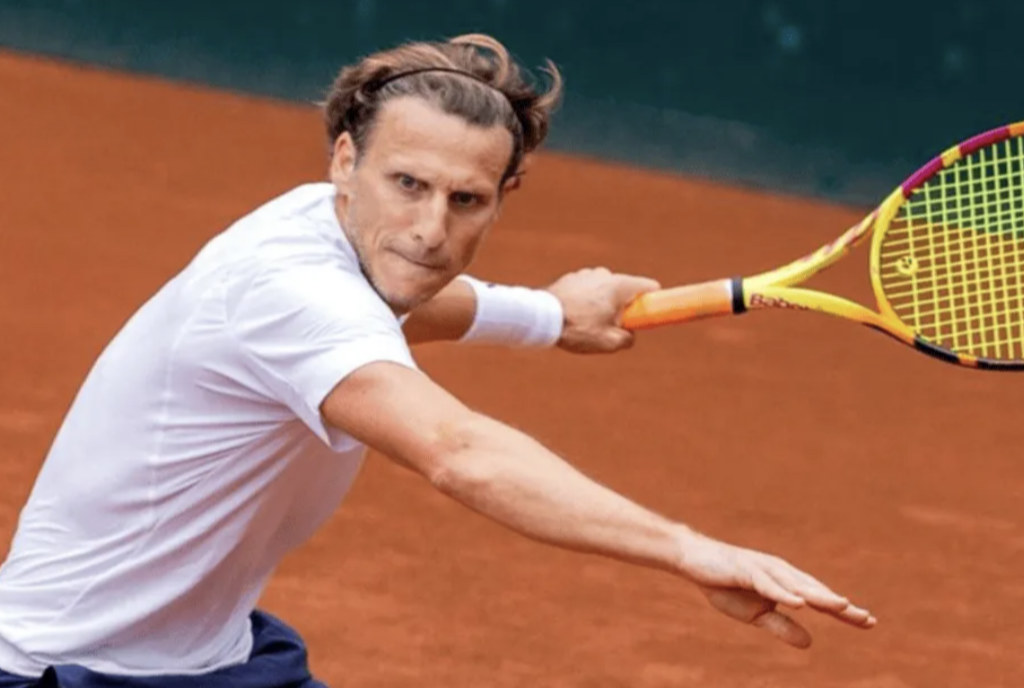 Diego Forlán sorprende al mundo al debutar en el tenis profesional: así es su nueva etapa a los 45 años.